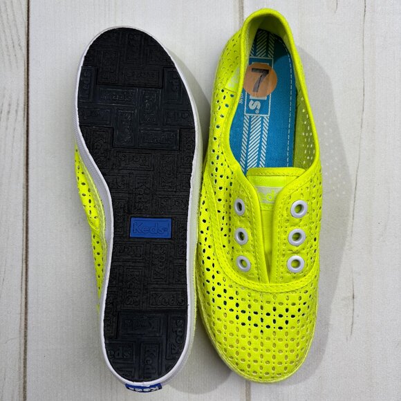 Share Keds Neon Yellow Size 7 Low Top Womens Laceless Laser Cut Sneakers Slip-On - Picture 1 of 16